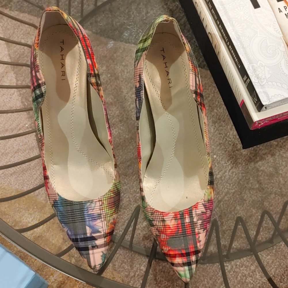 Plaid daisy pattern high heel shoe